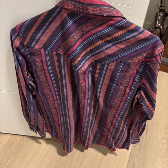 Wrangler Rodeo Contestant Shirt with sponsor patches etc - Picture 5 of 6